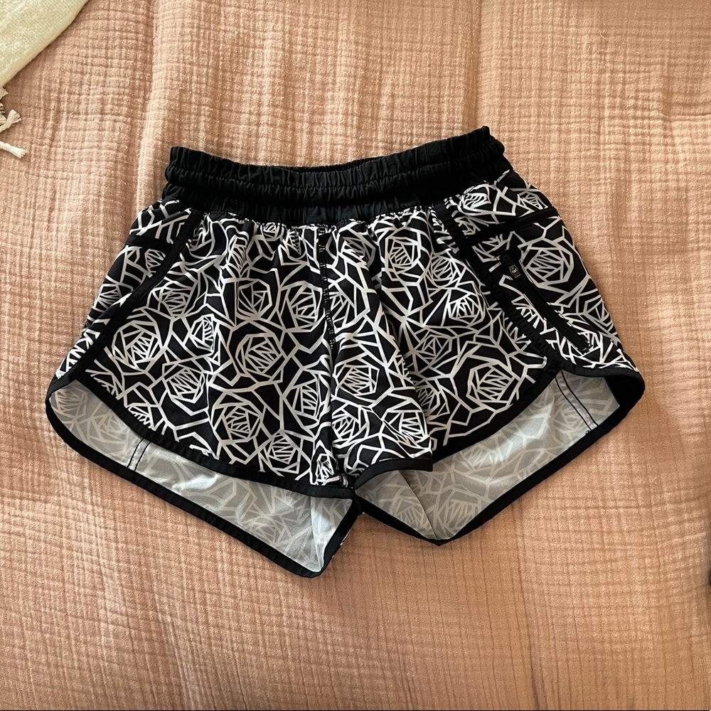 RARE lululemon tracker shorts 4”